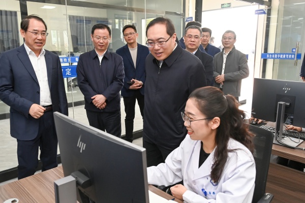 盐城市委副书记、市长张明康在东台调研数字医共体建设工作