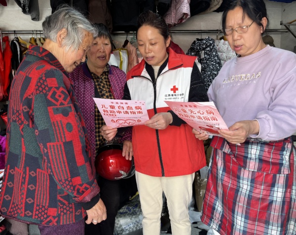 建湖县上冈镇“5.8世界红十字日”公益活动倍受居民欢迎